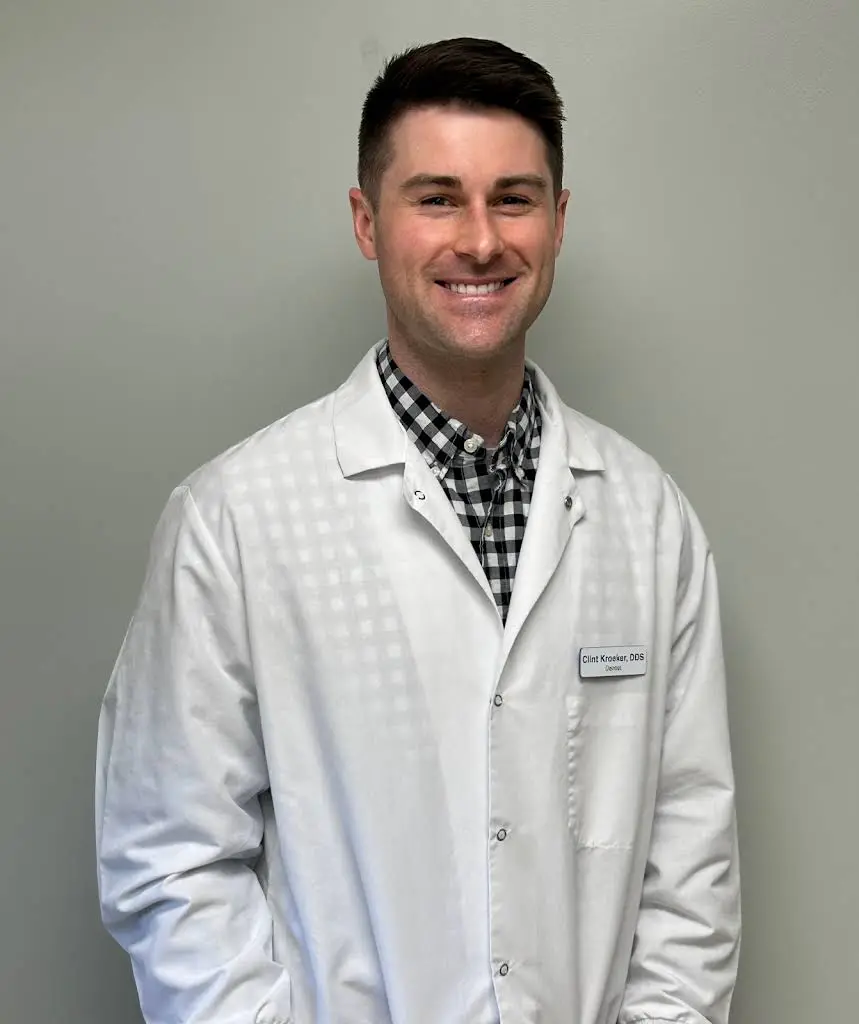 South River Dental - Clint Kroeker DDS - Professional dental clinic exterior with modern facilities