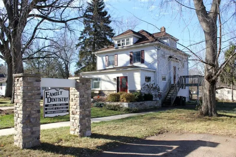 Family Dentistry S.C. - Professional dental clinic exterior with modern facilities