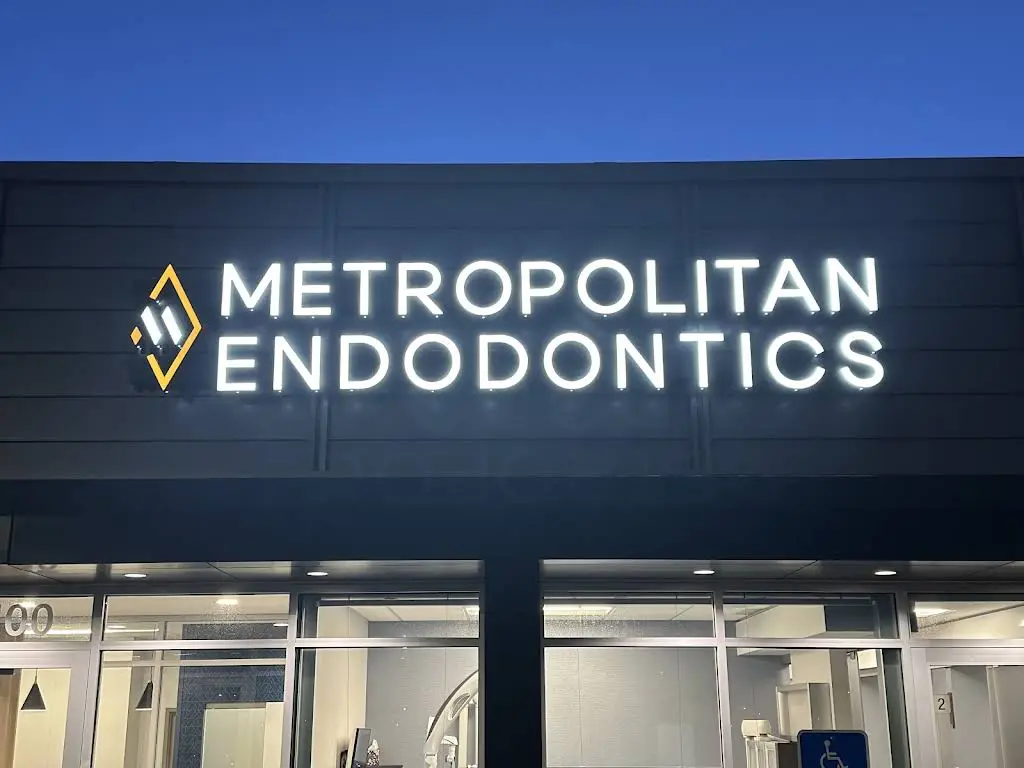 Metropolitan Endodontics - Professional dental clinic exterior with modern facilities