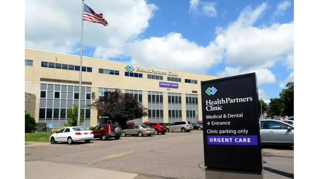 HealthPartners Dental Clinic St. Paul Como - Professional dental clinic exterior with modern facilities