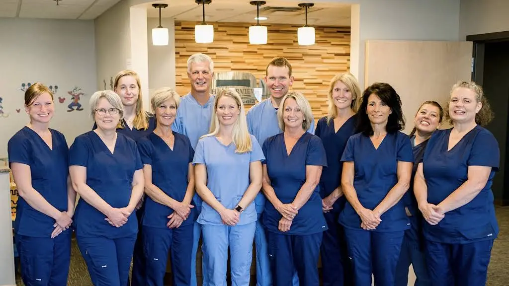 Harborview Family Dental - Professional dental clinic exterior with modern facilities