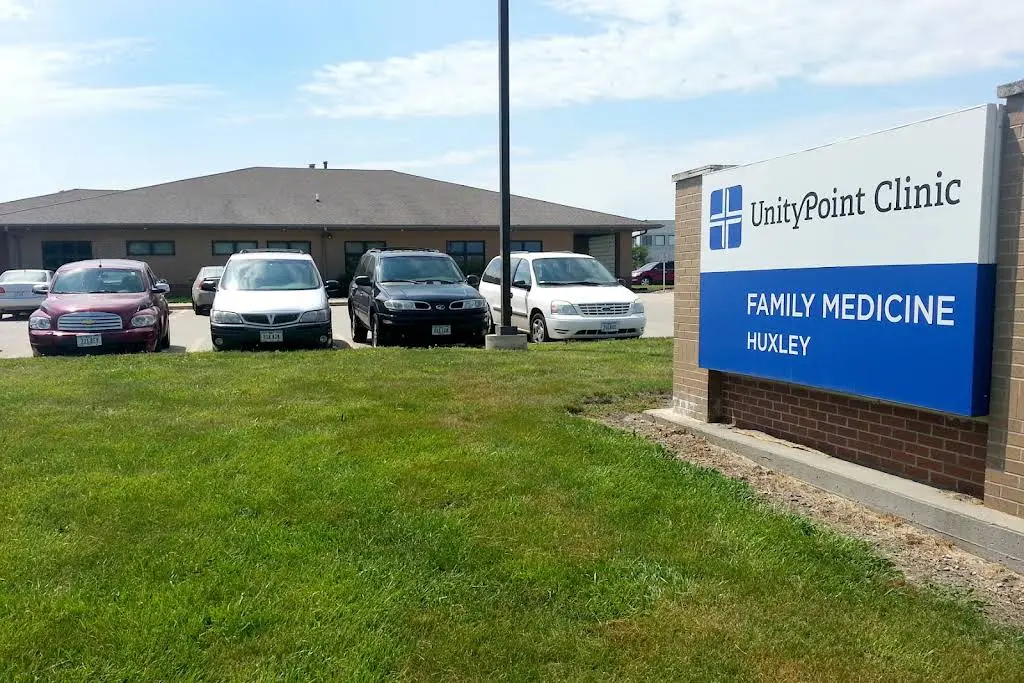 UnityPoint Clinic Family Medicine - Huxley - Professional dental clinic exterior with modern facilities