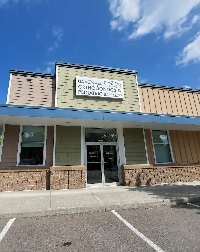 Hawk's Prairie Kids Dentist - Professional dental clinic exterior with modern facilities