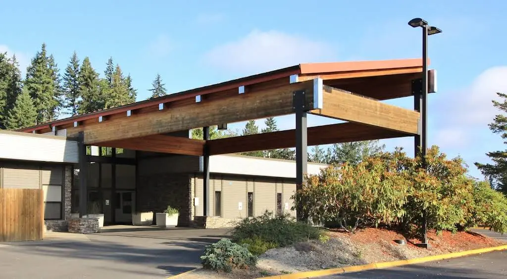 Peninsula Community Health Services - Professional dental clinic exterior with modern facilities