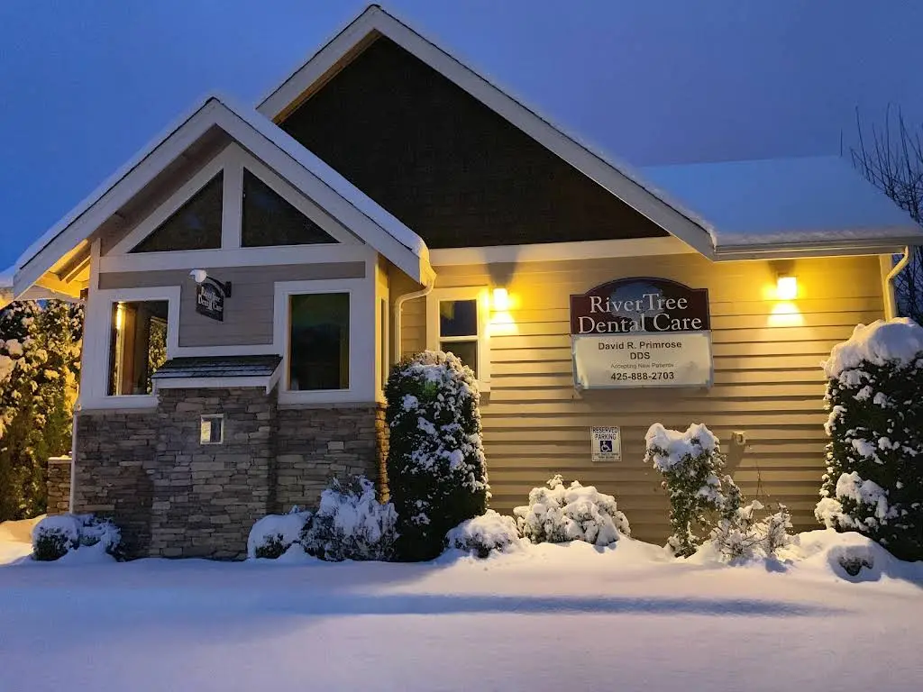 RiverTree Dental - Professional dental clinic exterior with modern facilities