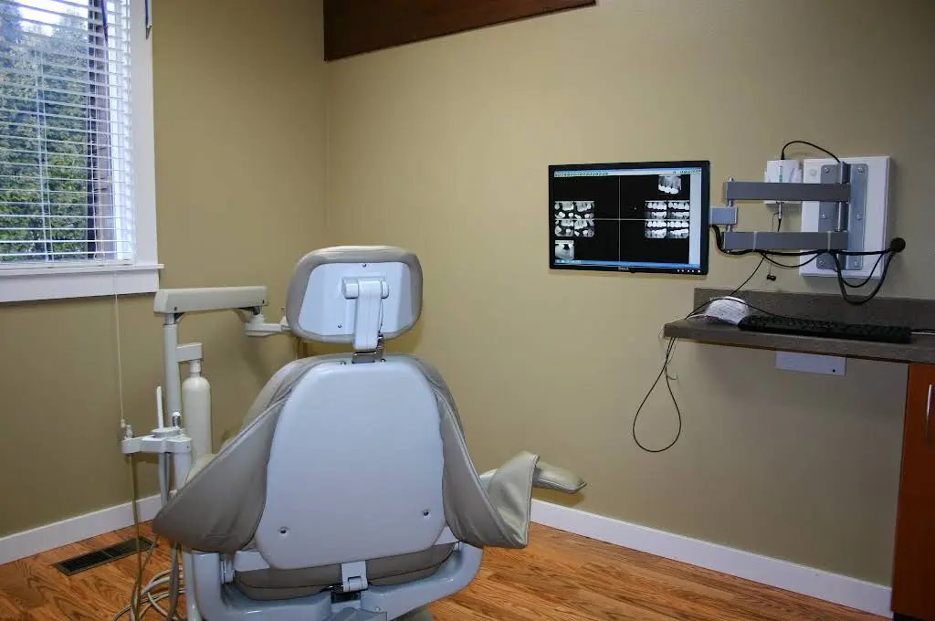 North Bend Dental Care: Chris J. Allemand, DDS - Professional dental clinic exterior with modern facilities