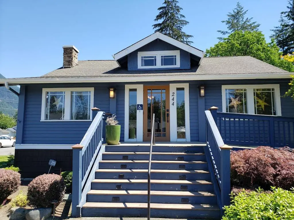 Cascadia Smiles Orthodontics - North Bend - Professional dental clinic exterior with modern facilities