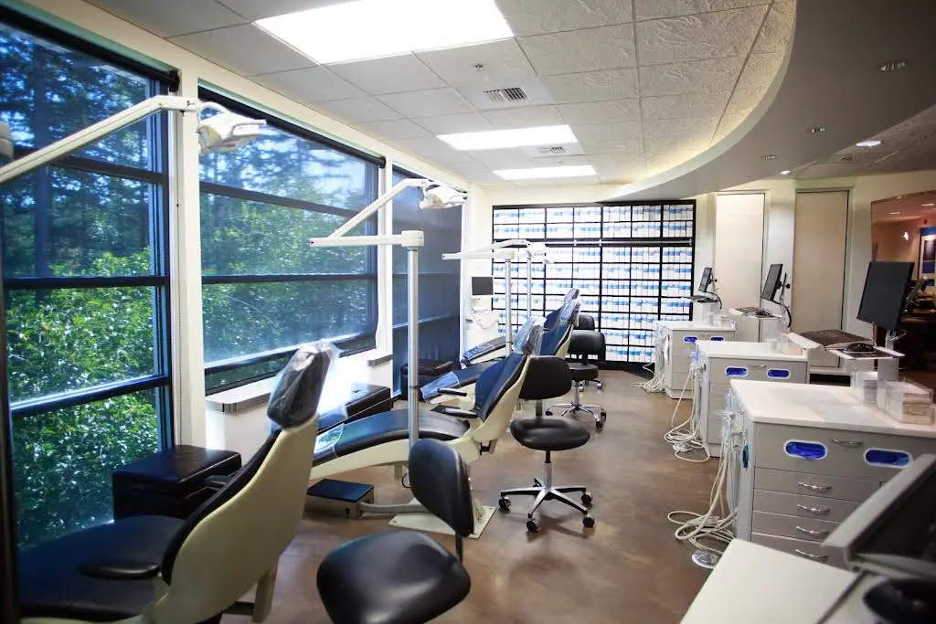 Sammamish Orthodontics - Professional dental clinic exterior with modern facilities