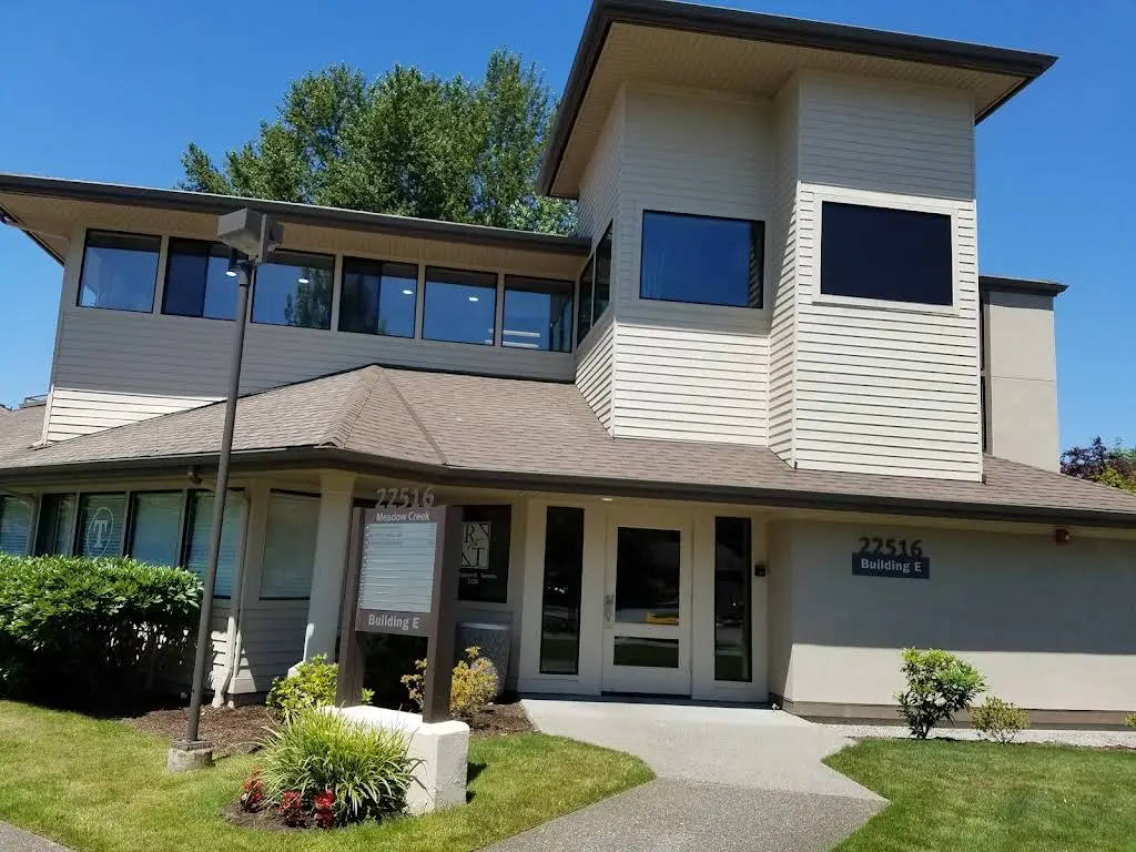 Issaquah Endodontics & Periodontics - Professional dental clinic exterior with modern facilities