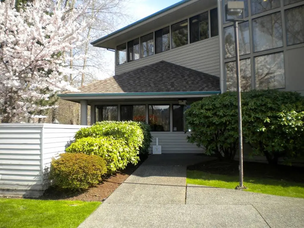 Issaquah Family Dental: Jeffrey M Zent DDS - Professional dental clinic exterior with modern facilities