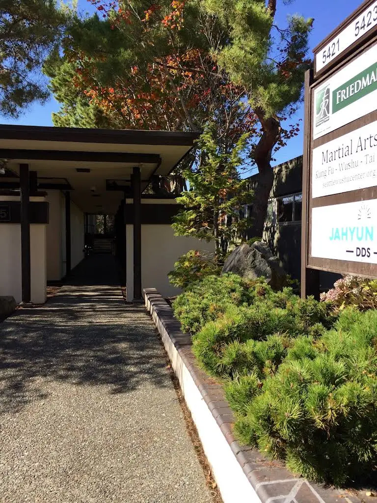 Jahyun Koo DDS PS - Professional dental clinic exterior with modern facilities
