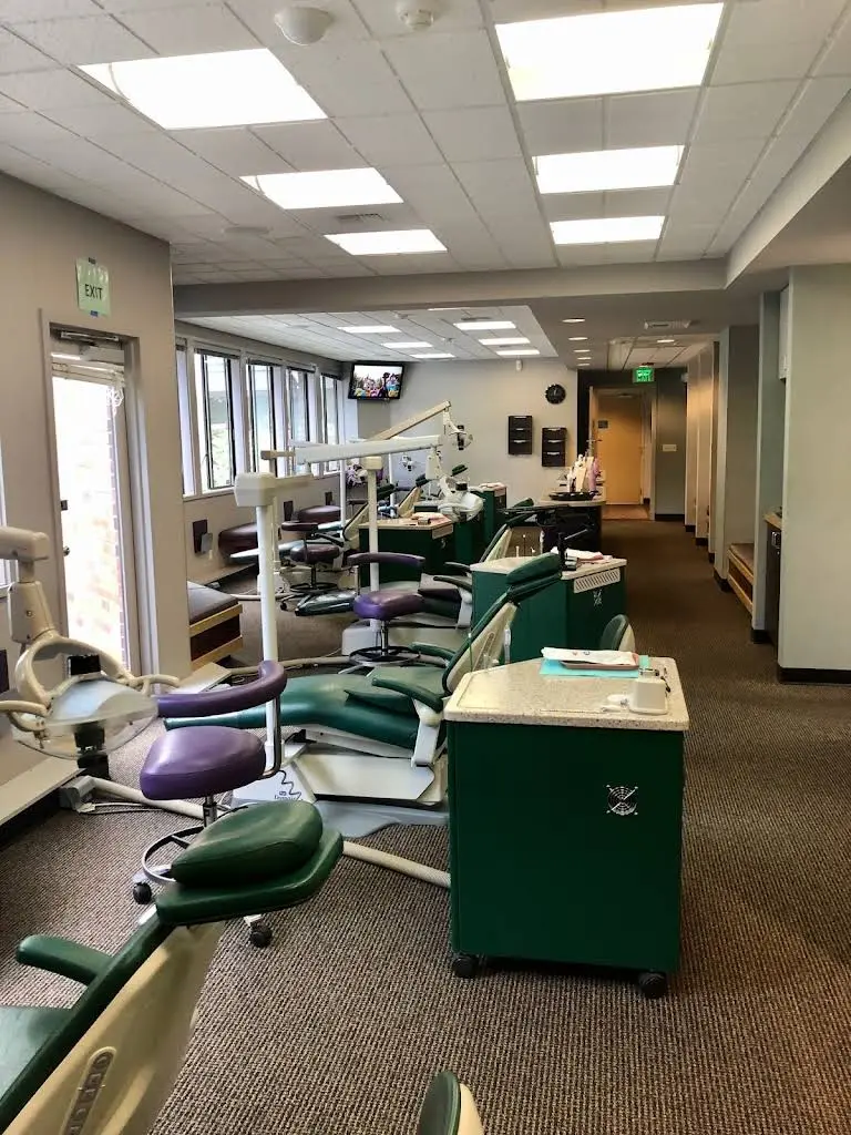 Redmond Pediatric Dentistry - Stephen Sadler DDS - Professional dental clinic exterior with modern facilities