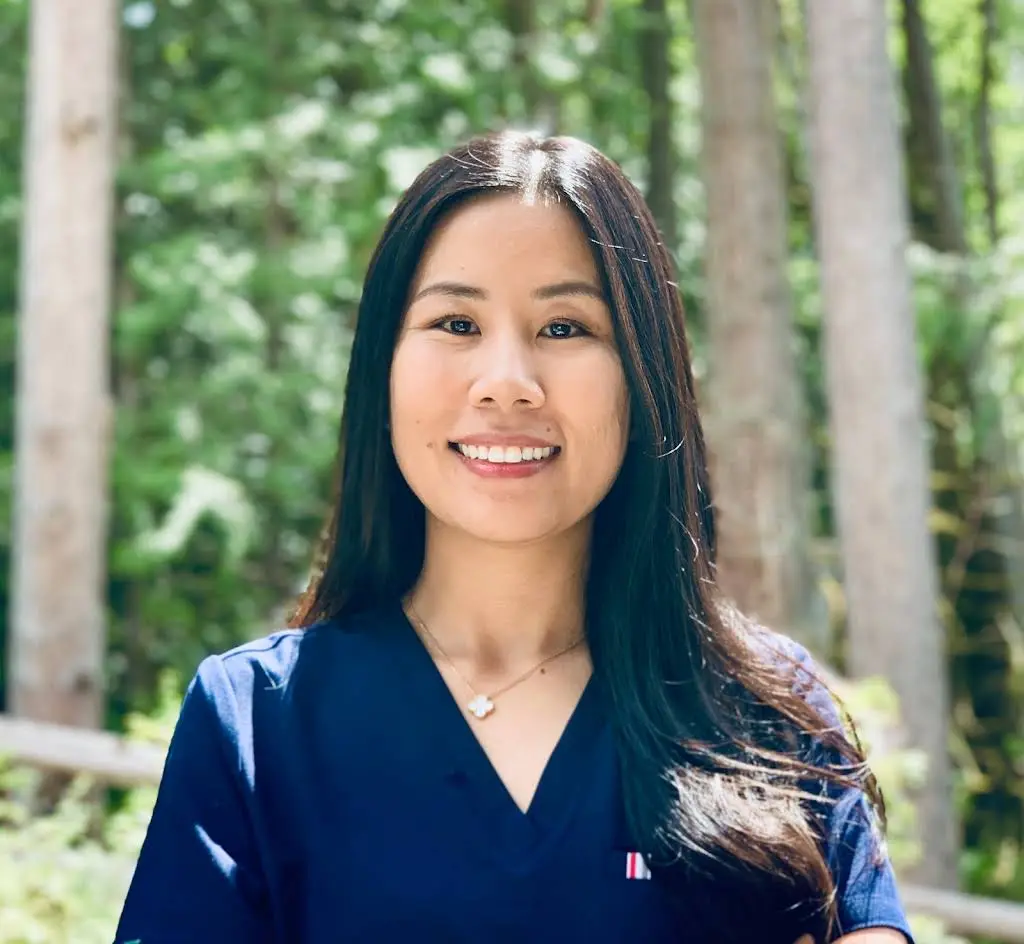 Issaquah Smile Designs - Professional dental clinic exterior with modern facilities