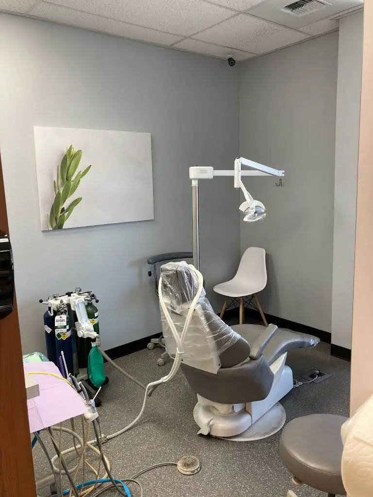 Comfort Dental - East Tacoma - Professional dental clinic exterior with modern facilities