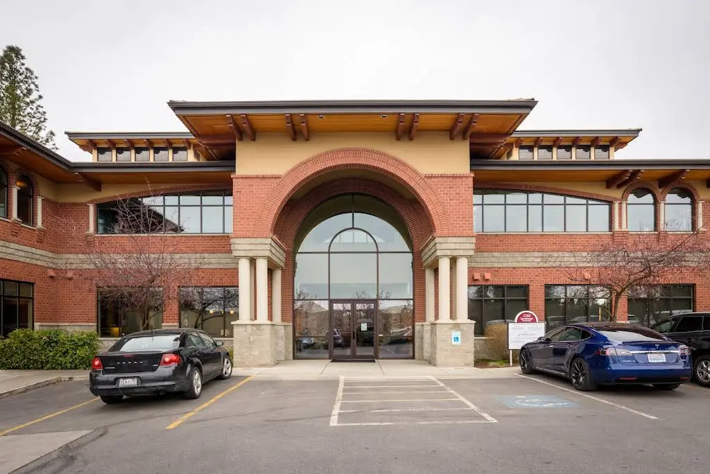 Richard D Weigand, DDS - Professional dental clinic exterior with modern facilities