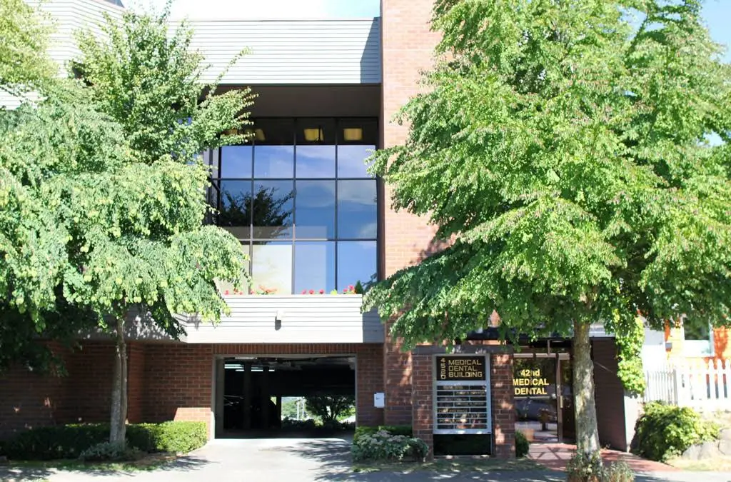 Holliday Dental Wellness - Professional dental clinic exterior with modern facilities