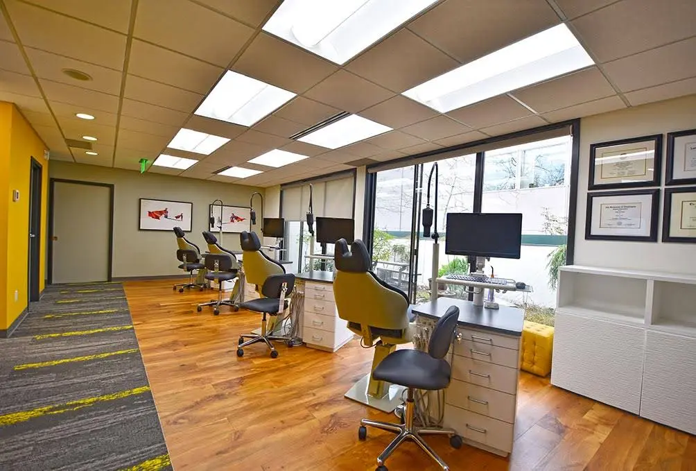 Kirkland Orthodontics - Professional dental clinic exterior with modern facilities