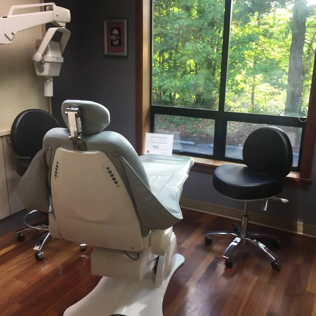 Eagle Harbor Dental - OJ Fugaro DDS MSD - Professional dental clinic exterior with modern facilities