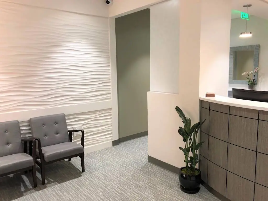 Lake Washington Endodontics - Professional dental clinic exterior with modern facilities
