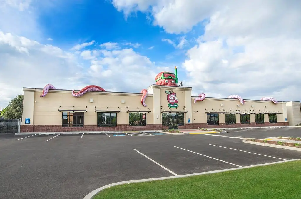 Apple Valley Dental And Braces - Professional dental clinic exterior with modern facilities