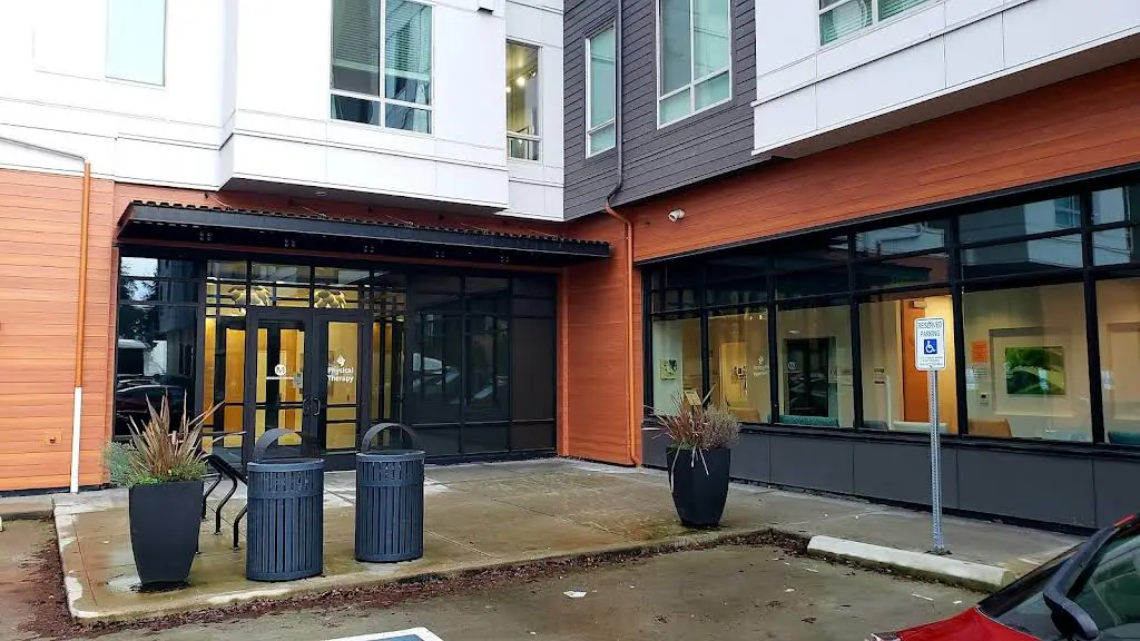 Minahan Dental - Professional dental clinic exterior with modern facilities