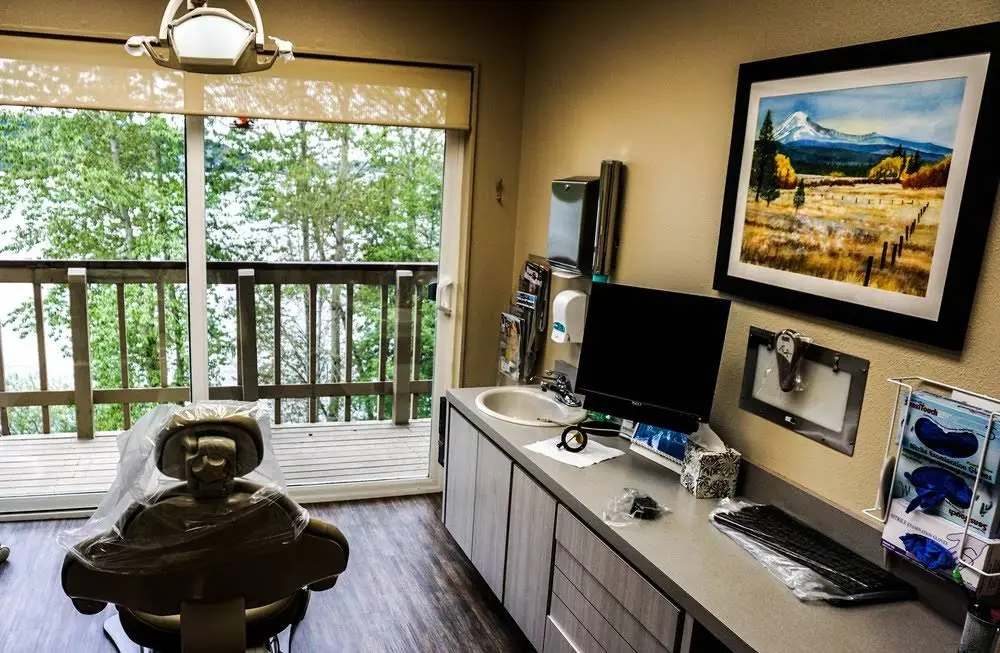 Amin Taba, DDS - Professional dental clinic exterior with modern facilities