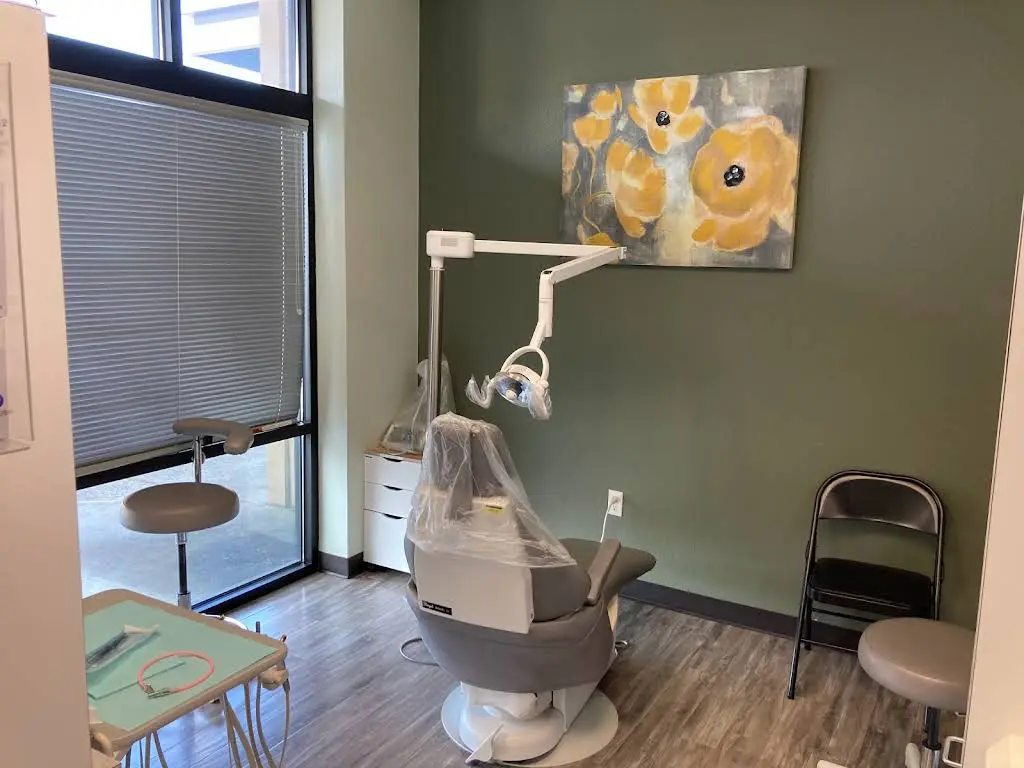 Comfort Dental - North Lakewood - Professional dental clinic exterior with modern facilities
