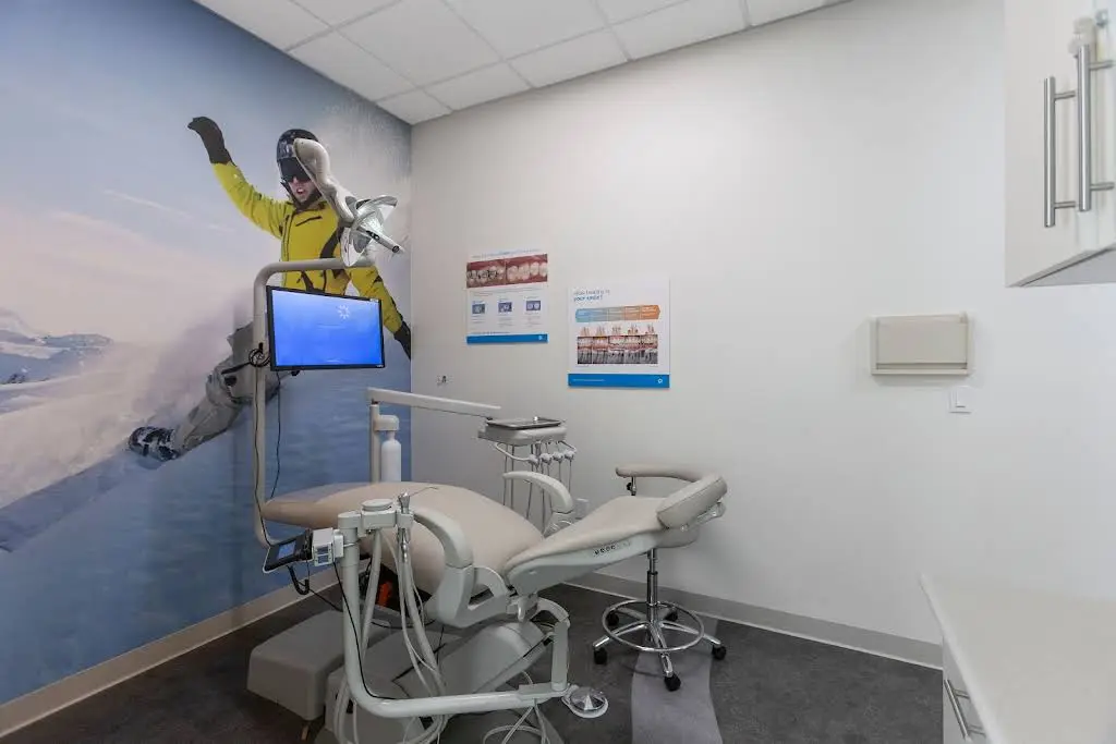 Federal Way Modern Dentistry - Professional dental clinic exterior with modern facilities