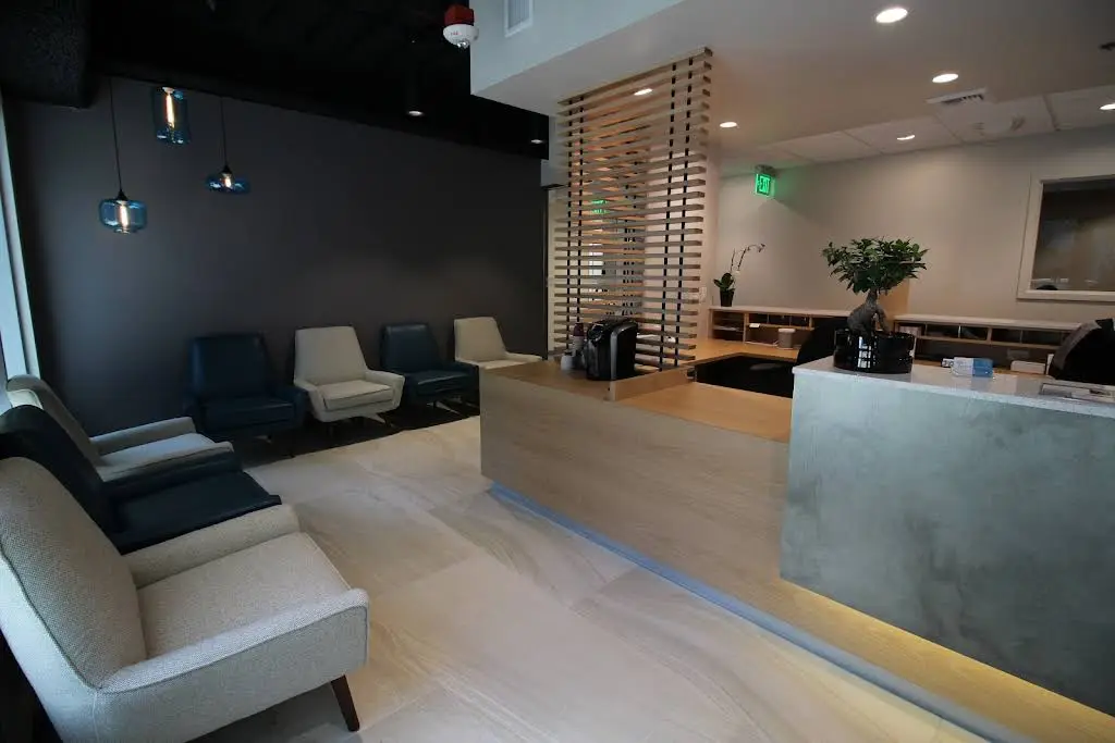 Avenue Smiles - Professional dental clinic exterior with modern facilities