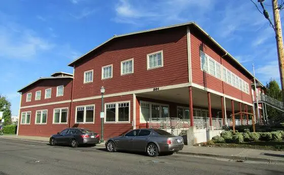 Community Health Care - Puyallup Family Dental Clinic - Professional dental clinic exterior with modern facilities