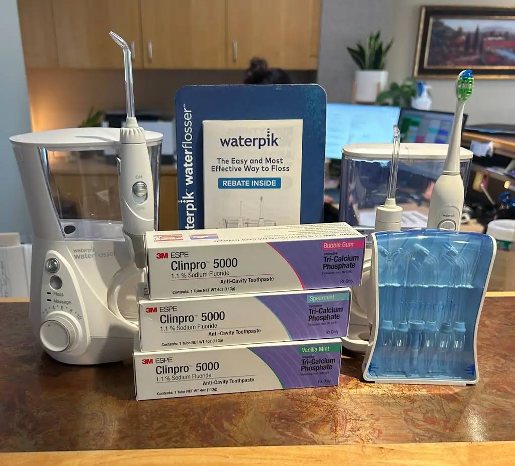 Federal Way Family Dental Care - Professional dental clinic exterior with modern facilities