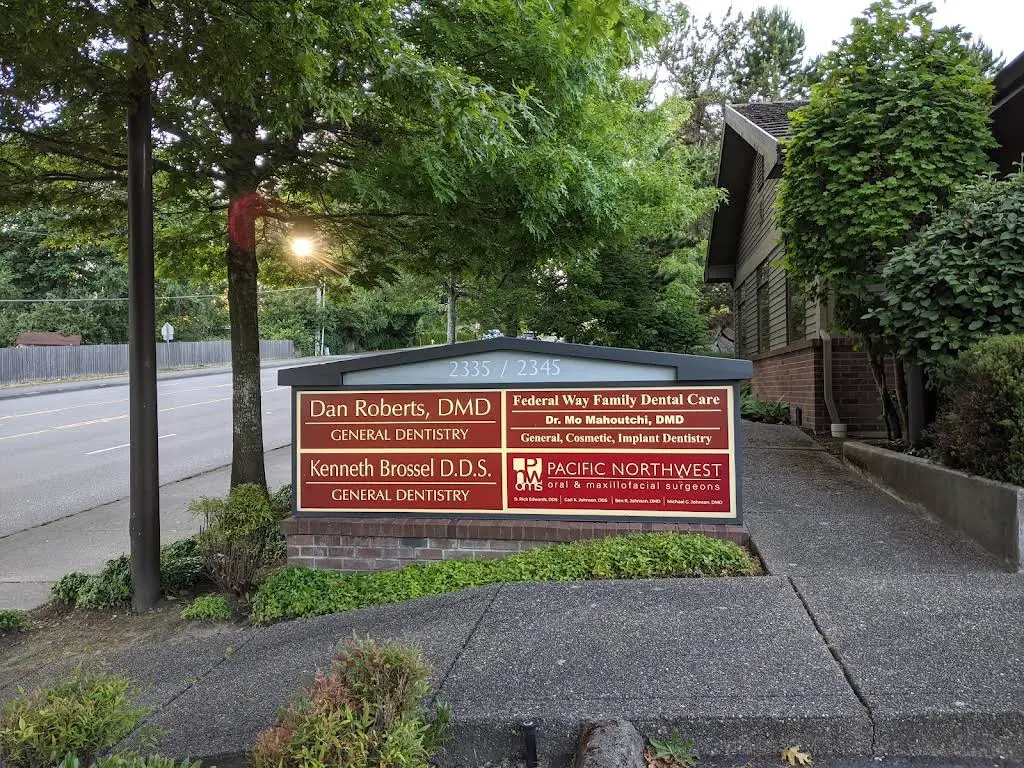 Dan Roberts, DMD - Federal Way - Professional dental clinic exterior with modern facilities