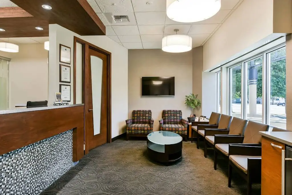 Kois Dentistry - Professional dental clinic exterior with modern facilities