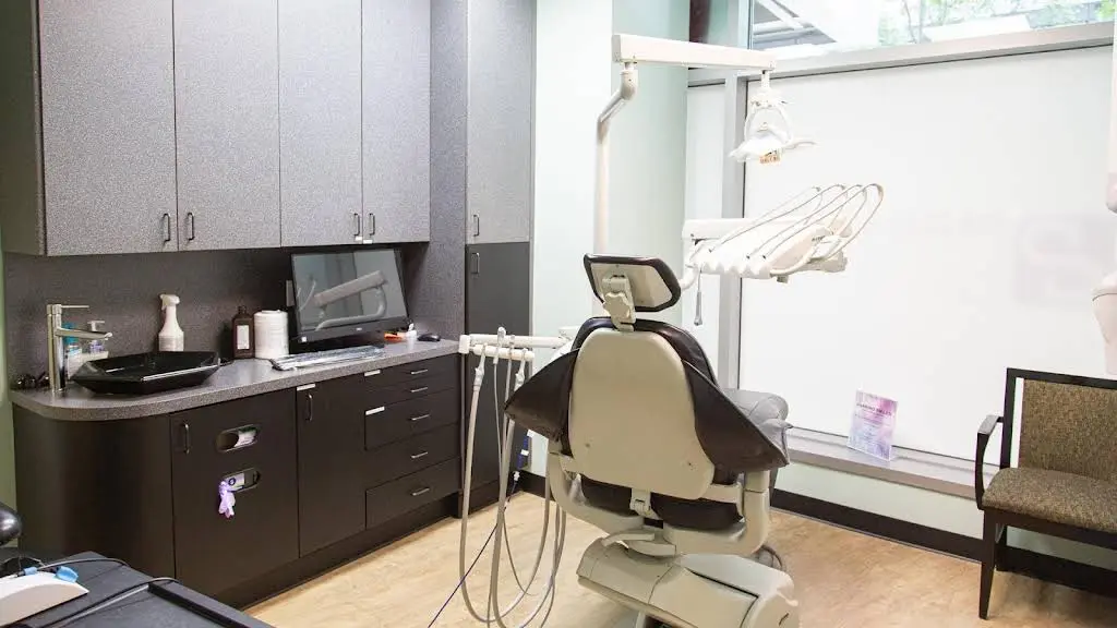 Paramount Dental Center of Seattle - Professional dental clinic exterior with modern facilities