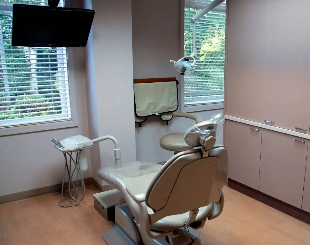Advanced Dental Team - Professional dental clinic exterior with modern facilities