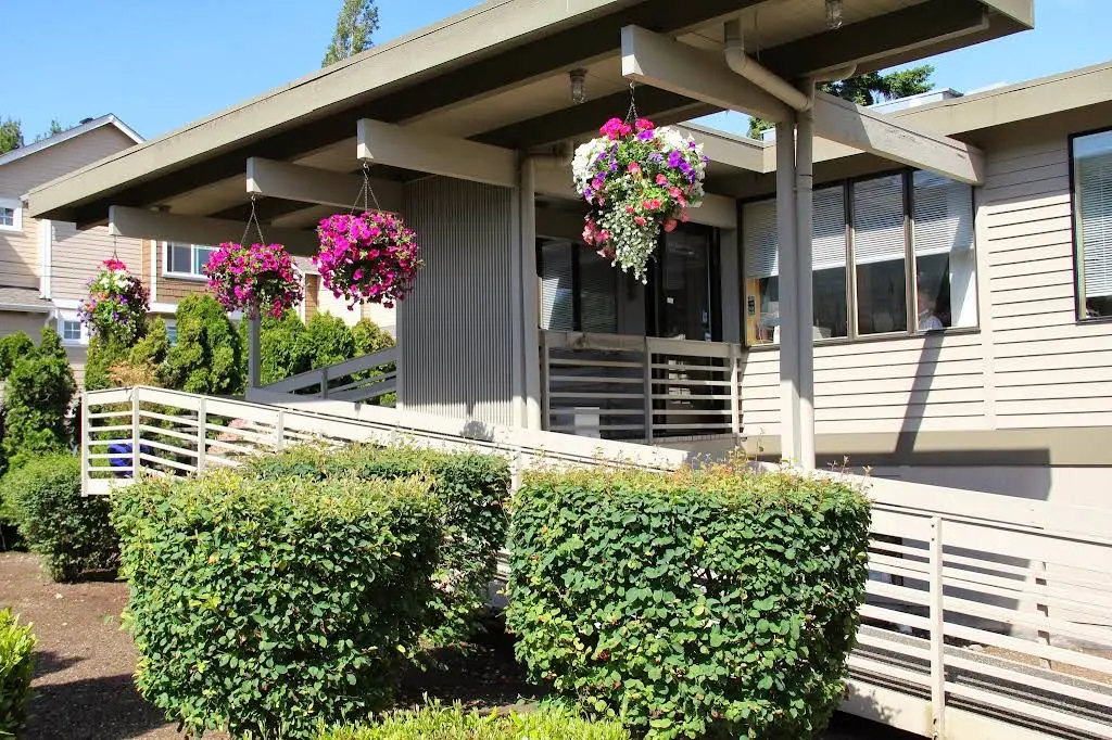 Alex Jarrett DDS, PLLC - Professional dental clinic exterior with modern facilities