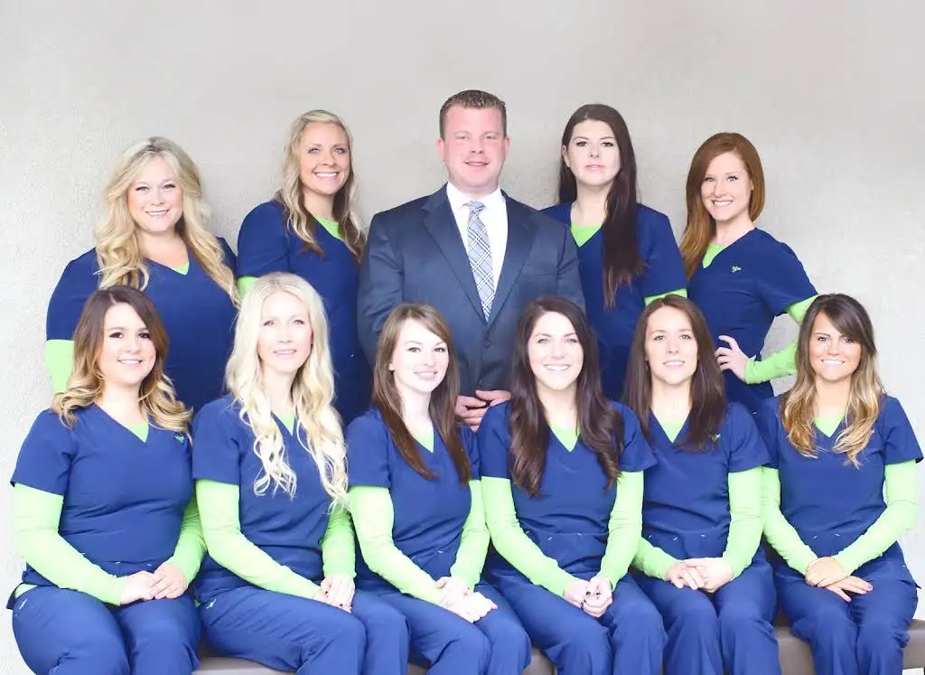 Molen Oral and Implant Surgery - Professional dental clinic exterior with modern facilities