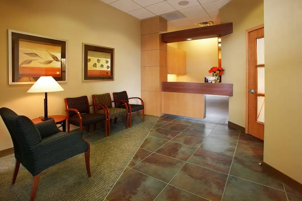 Federal Way Dentistry - Professional dental clinic exterior with modern facilities