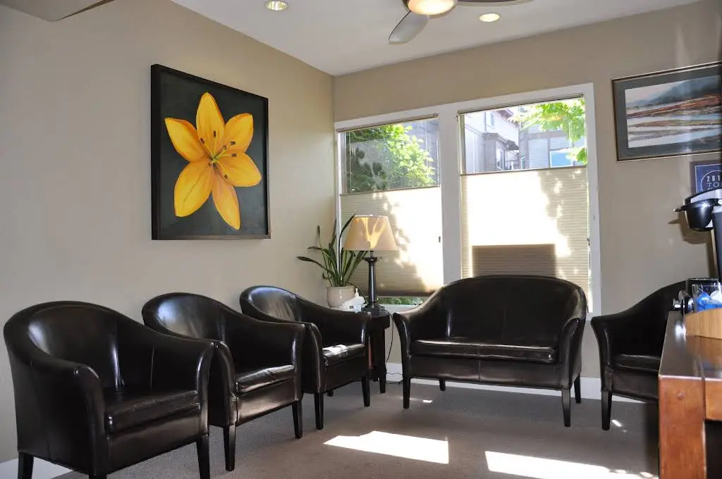 Jade K Kim DDS PS - Professional dental clinic exterior with modern facilities