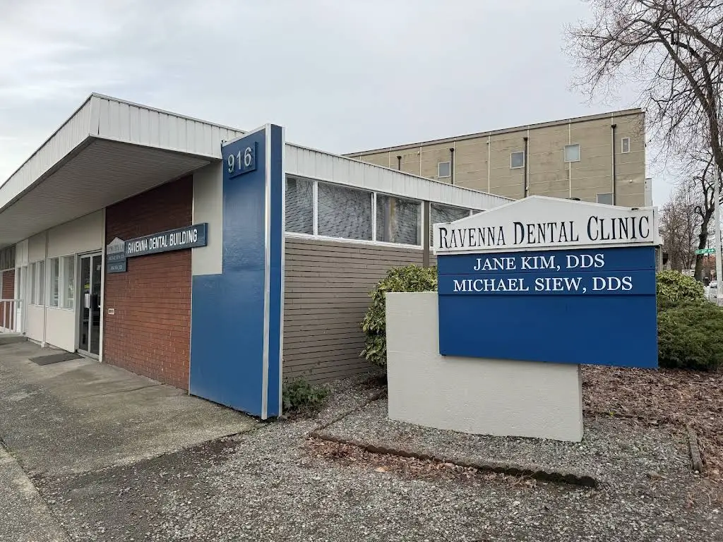 Ravenna Dental Clinic - Professional dental clinic exterior with modern facilities