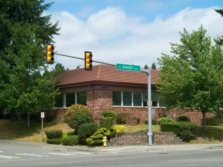 Renton Dental Studio - Professional dental clinic exterior with modern facilities