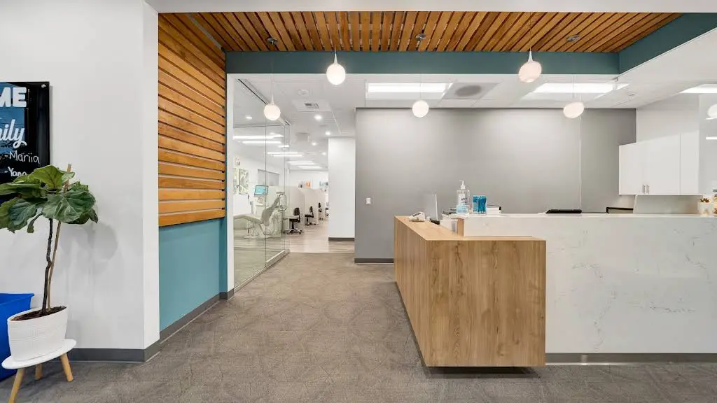 Silver Lake Orthodontics - Professional dental clinic exterior with modern facilities