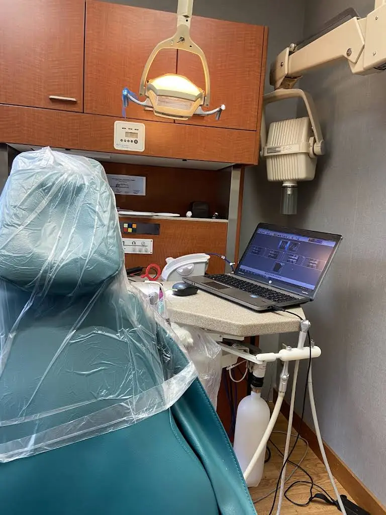 Bellevue Hilltop Dental - Professional dental clinic exterior with modern facilities
