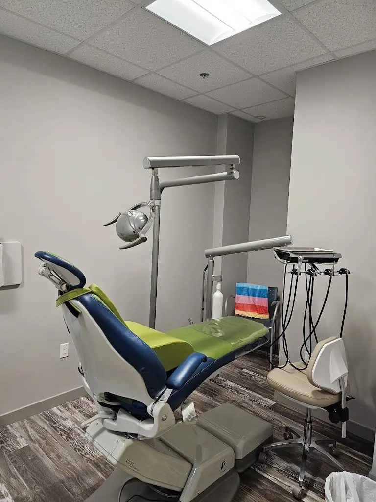 Floss and Gloss Kids Dentistry - Professional dental clinic exterior with modern facilities