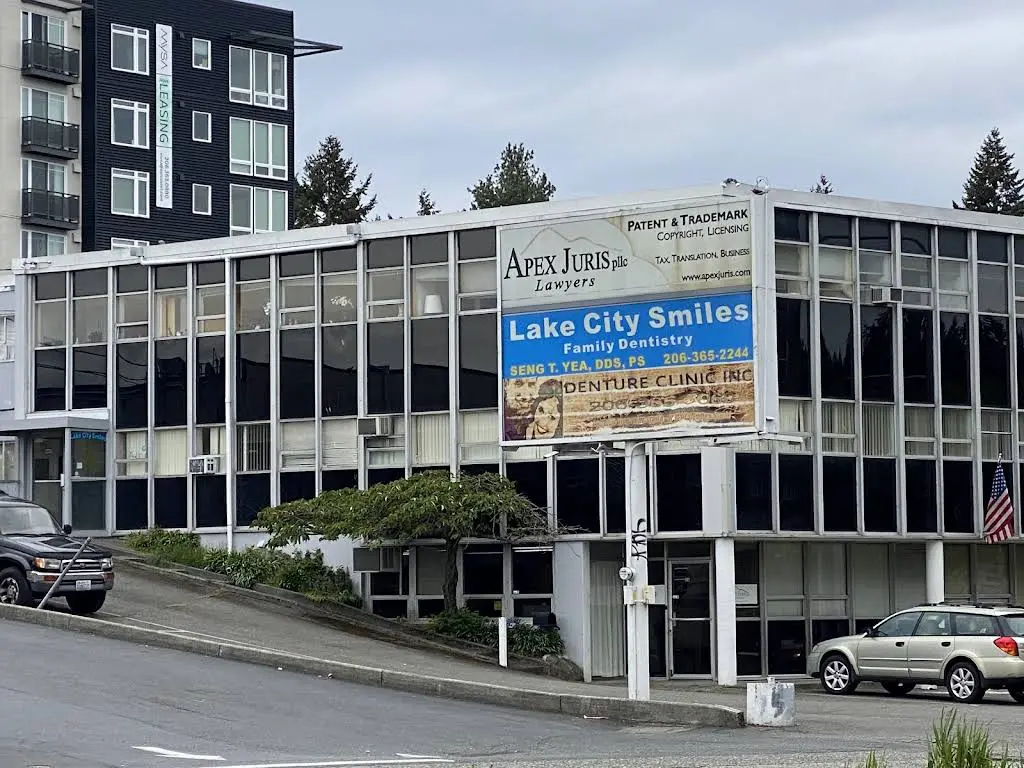 Lake City Smiles - Professional dental clinic exterior with modern facilities