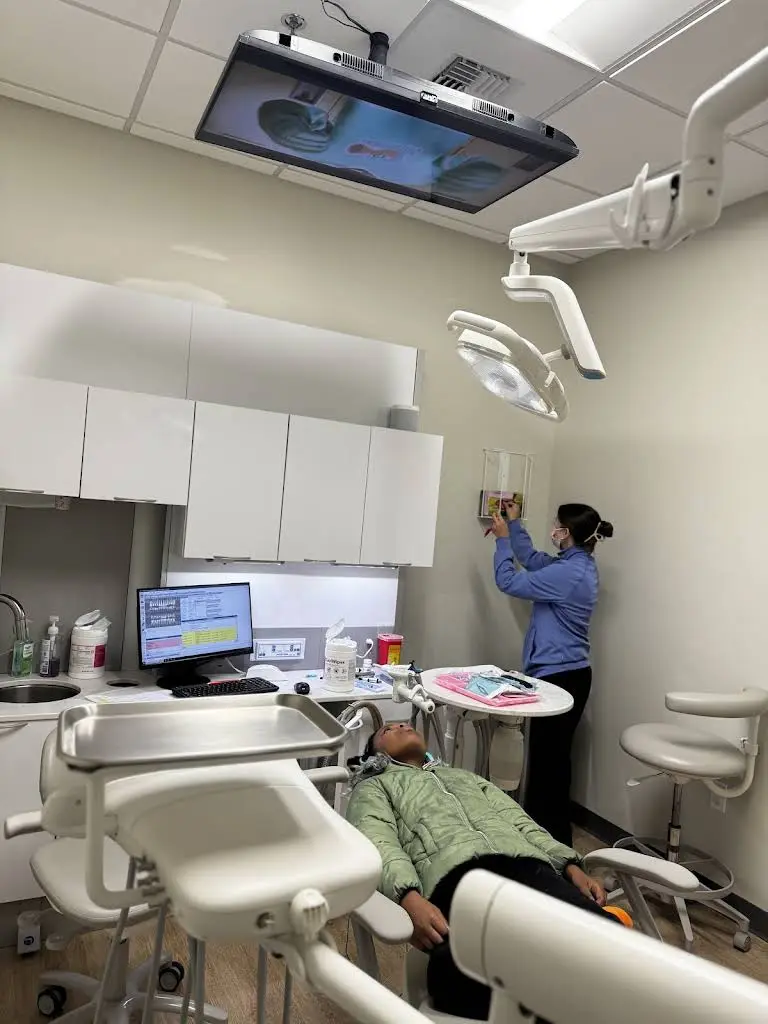 Step By Step Pediatric Dentistry - Professional dental clinic exterior with modern facilities