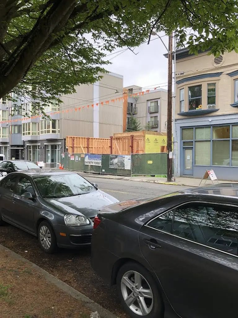 Seattle Roots Community Health - Professional dental clinic exterior with modern facilities