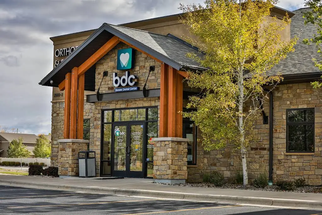 Brewer Dental Center - West Clinic - Professional dental clinic exterior with modern facilities