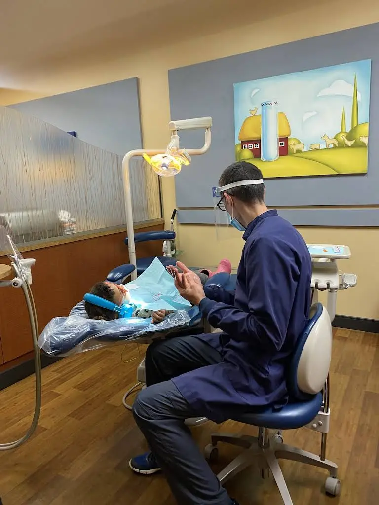 Lakeview Kids' Dentistry - Professional dental clinic exterior with modern facilities
