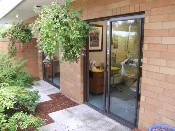Federal Way Dental Center - Professional dental clinic exterior with modern facilities